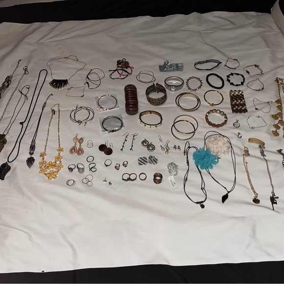 Jewelry - Picture 5 of 14